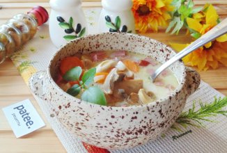 Сырный суп с грибами и колбасой