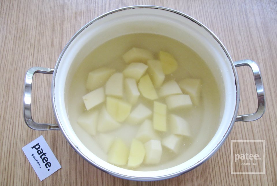 Сырный суп с грибами и колбасой - Шаг 2