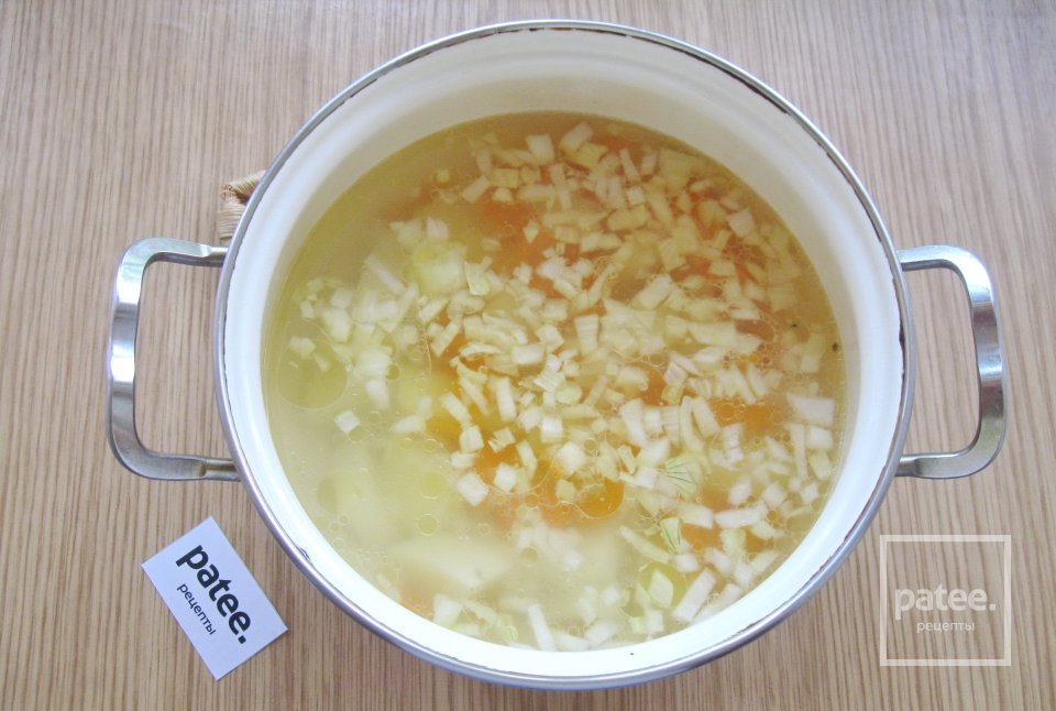 Сырный суп с грибами и колбасой - Шаг 6