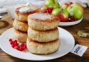 Пышные сырники с яблоками и белым рисом