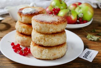 Пышные сырники с яблоками и белым рисом