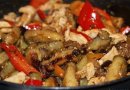 Салат с курицей и баклажанами на ужин