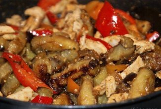 Салат с курицей и баклажанами на ужин