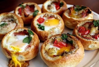 Яйца запечённые в булочке