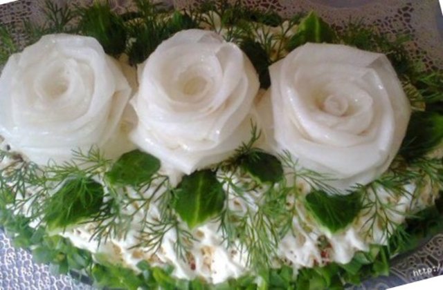 Салат "Три белые розы"