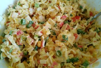 Салат с крабовыми палочками и кукурузой