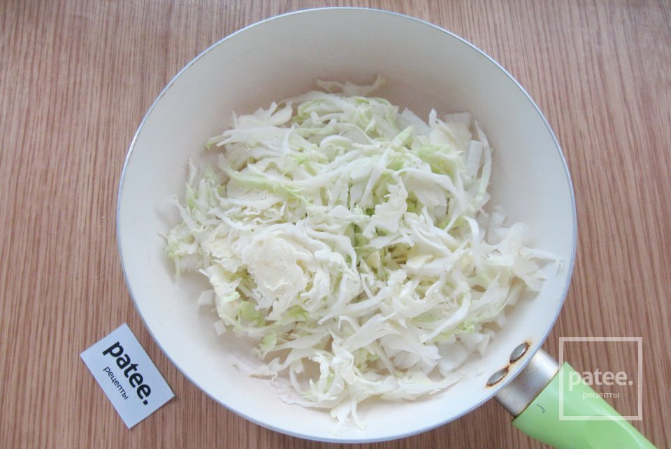Жареные пирожки с капустой на кефире - Шаг 10