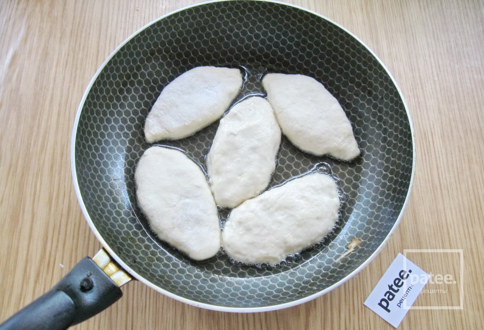 Жареные пирожки с капустой на кефире - Шаг 15