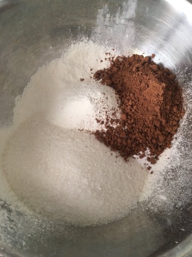 Шоколадный пирог с творожными шариками в мультиварке - Шаг 4