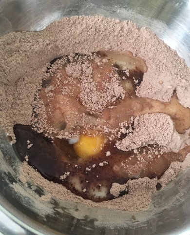 Шоколадный пирог с творожными шариками в мультиварке - Шаг 6