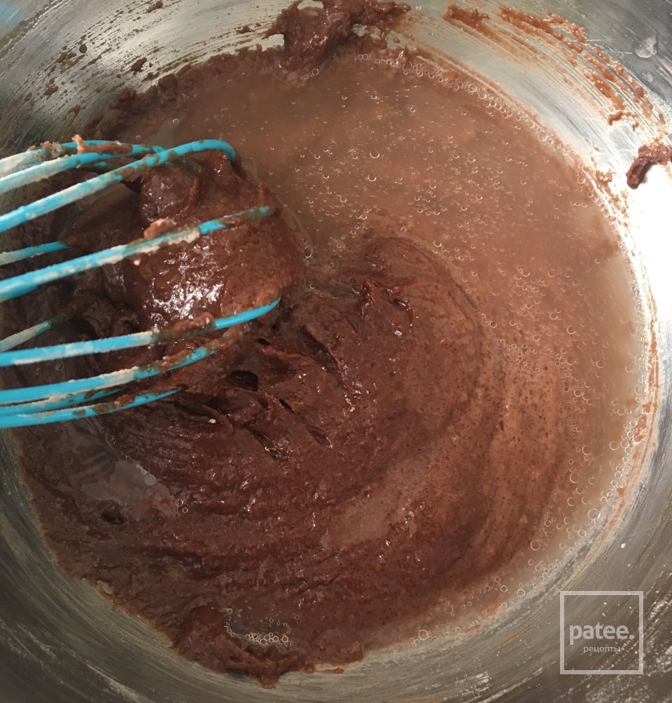 Шоколадный пирог с творожными шариками в мультиварке - Шаг 7