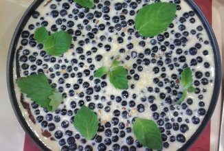 Пирог с черникой и ганашем из белого шоколада