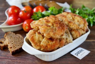 Свиные биточки в сухарях