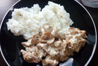 Лисички тушеные в сметане