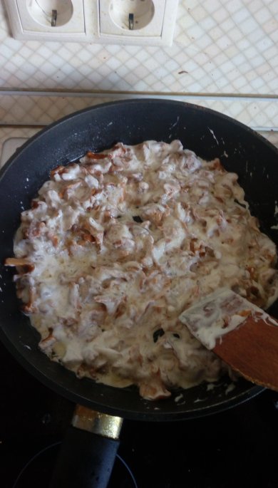 Лисички тушеные в сметане - Шаг 4