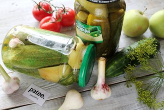 Маринованные огурцы с яблоком и лимонной кислотой