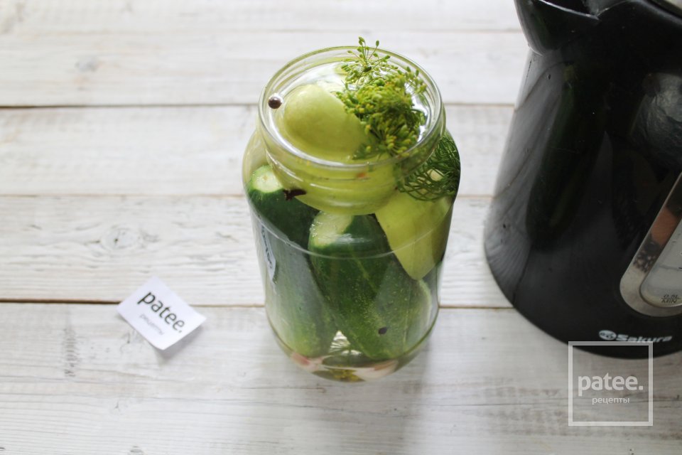 Маринованные огурцы с яблоком и лимонной кислотой - Шаг 12