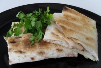 Конвертики с лаваша, с сыром Фета, укропом и помидорами