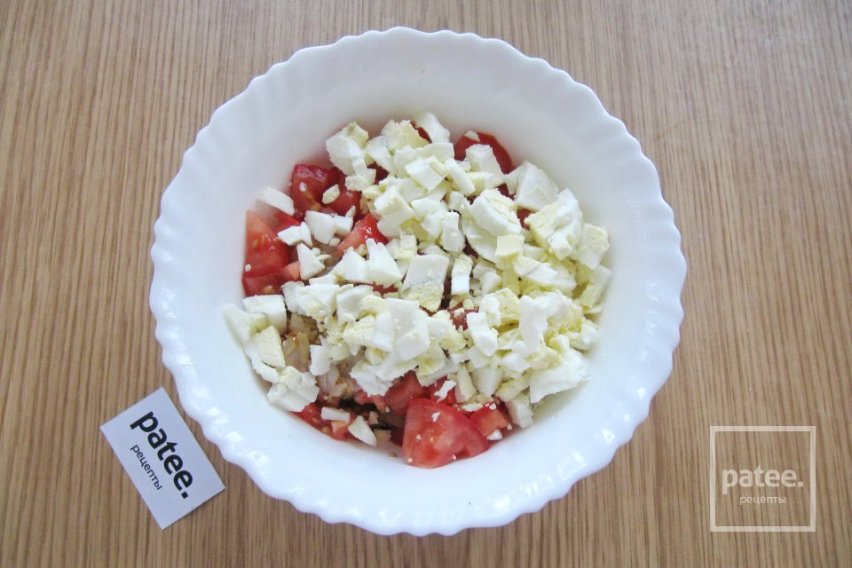 Салат из баклажанов с яйцом и помидорами - Шаг 9