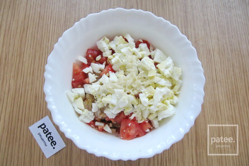 Салат из баклажанов с яйцом и помидорами - Шаг 10