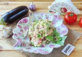 Салат из баклажанов с яйцом и помидорами