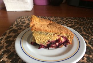 Морковная шарлотка с ягодами