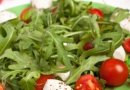 Салат с Руколой и моцареллой