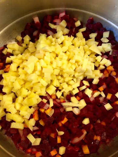 Воскресный свекольник с цветной капустой и телячьими язычками. - Шаг 9