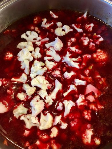 Воскресный свекольник с цветной капустой и телячьими язычками. - Шаг 11