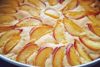 Творожный пирог с нектаринами