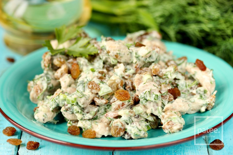 Куриный салат с изюмом и чесноком - Шаг 15