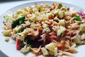 Салат с яблоком и сыром Рокфор