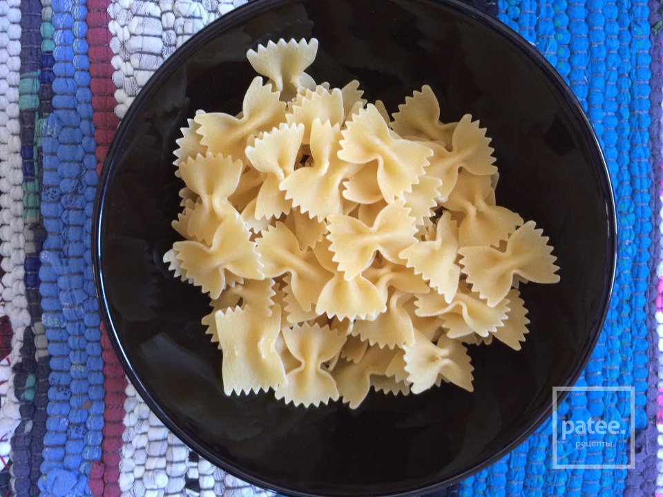 Паста с грибами лисичками в сливочном соусе - Шаг 1