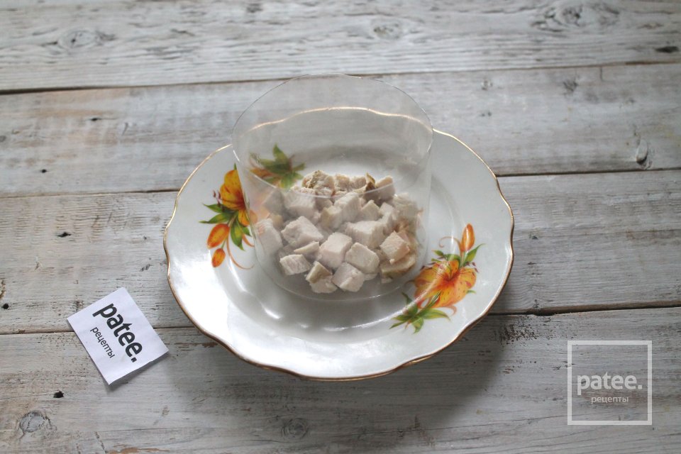 Салат с курицей, яйцами и огурцами - Шаг 4