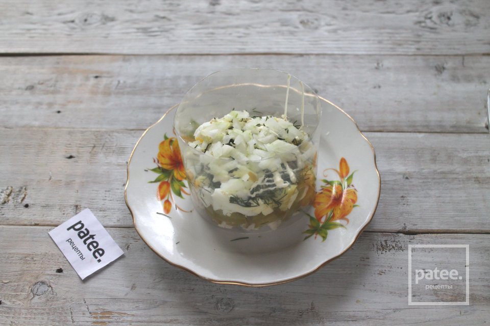 Салат с курицей, яйцами и огурцами - Шаг 11