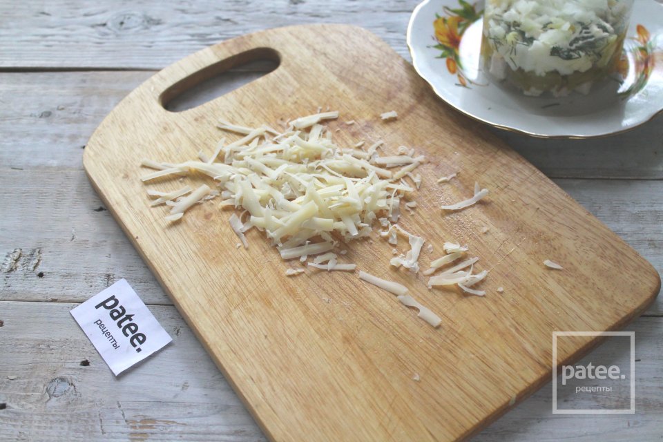 Салат с курицей, яйцами и огурцами - Шаг 12