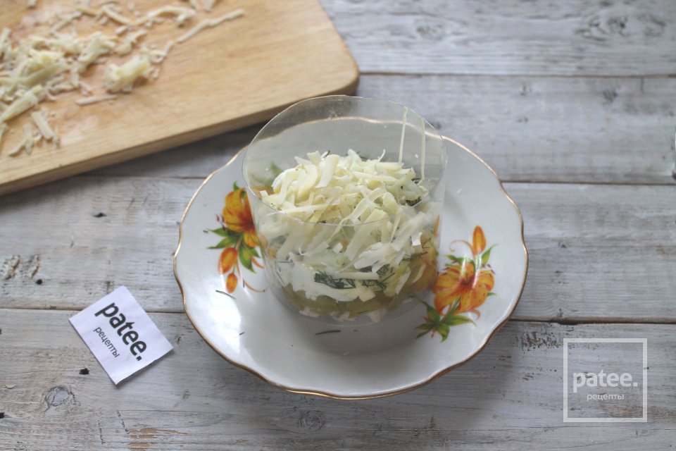 Салат с курицей, яйцами и огурцами - Шаг 13