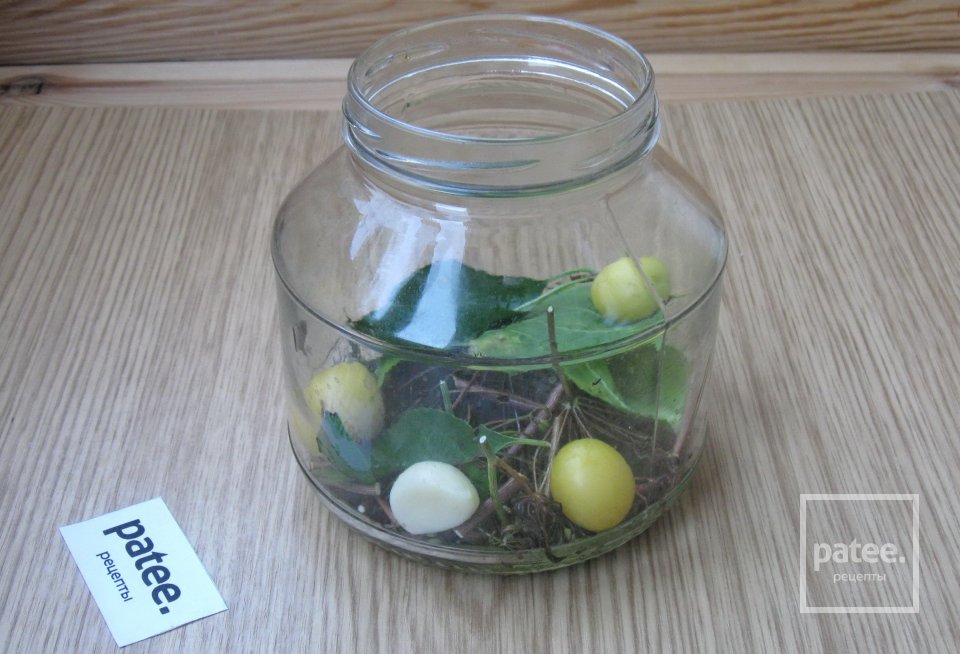 Маринованные помидоры с алычой - Шаг 4