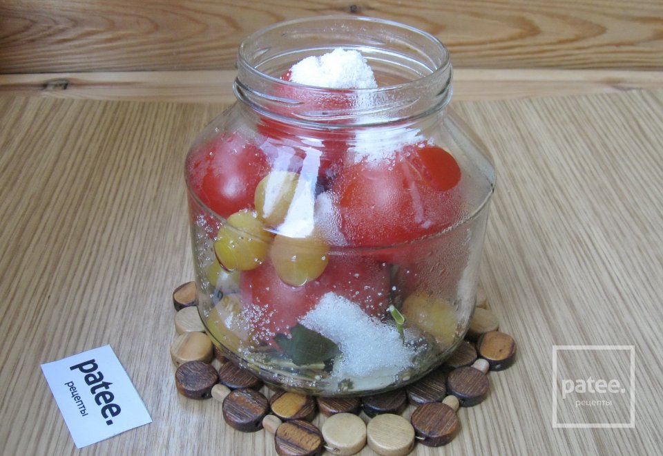 Маринованные помидоры с алычой - Шаг 7