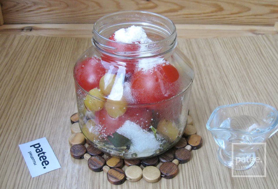 Маринованные помидоры с алычой - Шаг 8