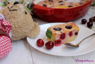 Манная запеканка с вишней