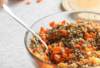 Тушеная индейка с перловой крупой и фасолью