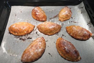 Слойки с варёной сгущёнкой