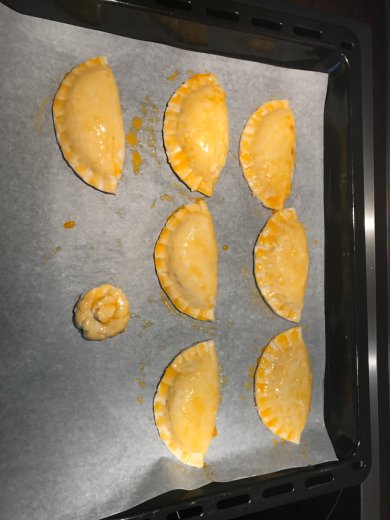 Слойки с варёной сгущёнкой - Шаг 3