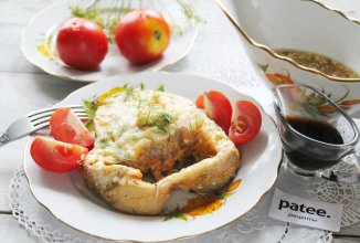 Стейк трески с томатным соком в духовке