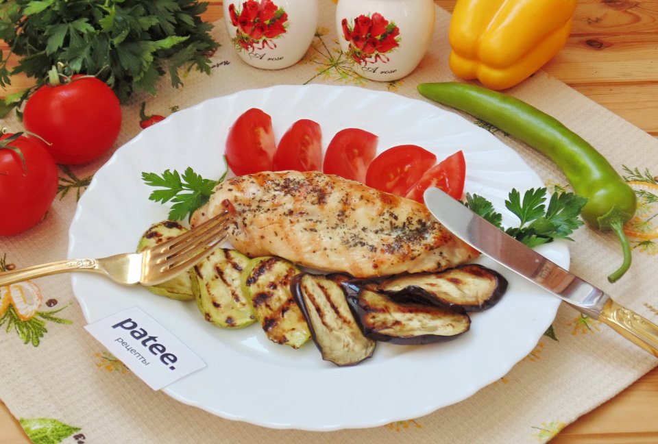 Куриная грудка с овощами на сковороде-гриль - рецепт с фотографиями