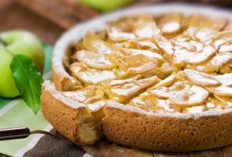 Осенняя шарлотка с яблоками