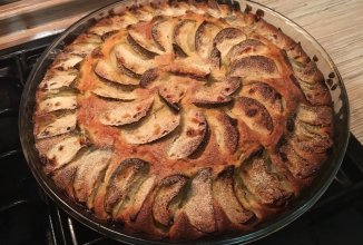 Шарлотка с яблоками