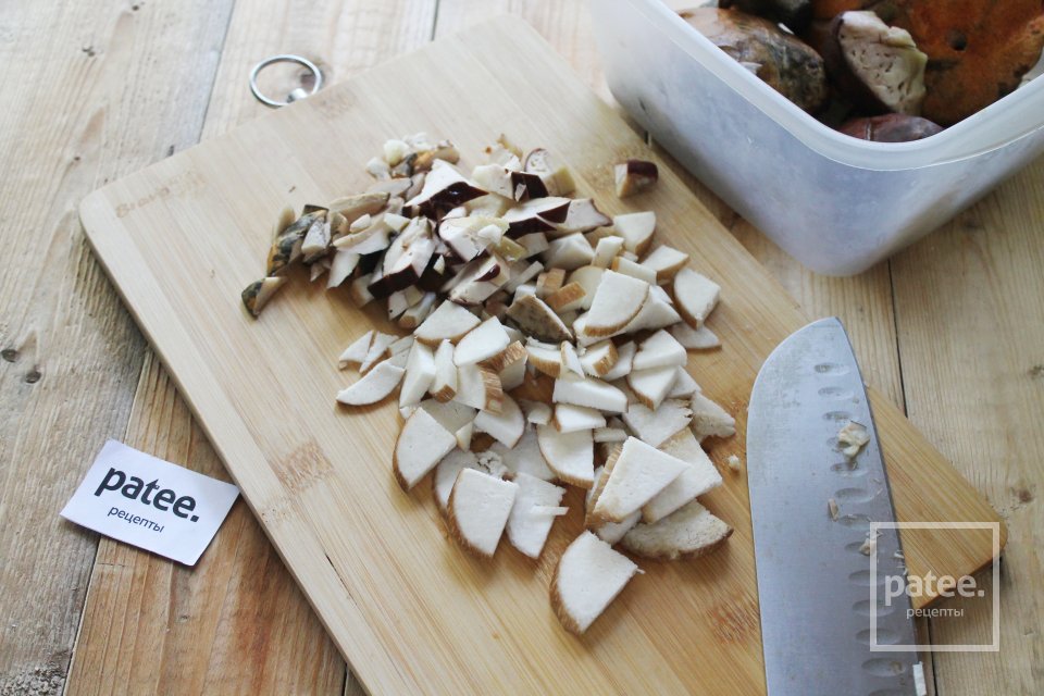 Пирожки с грибами и куриным фаршем в духовке - Шаг 11