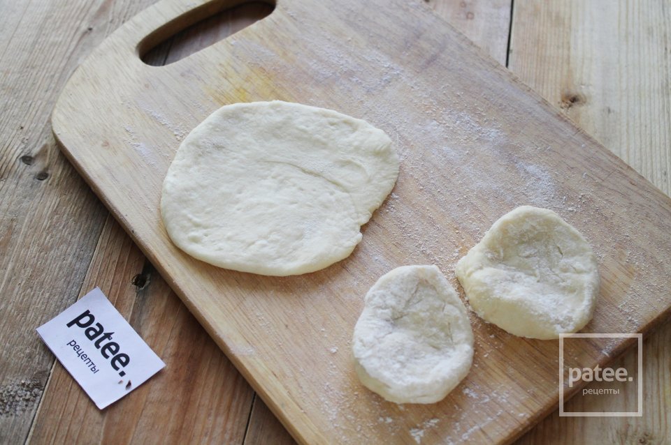 Пирожки с грибами и куриным фаршем в духовке - Шаг 17